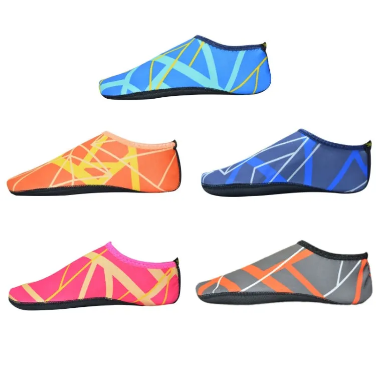 1 Pair Outdoor Snorkeling Non-Slip Soft Bottom Beach Diving Socks, Size: 34-35(Rose Red)