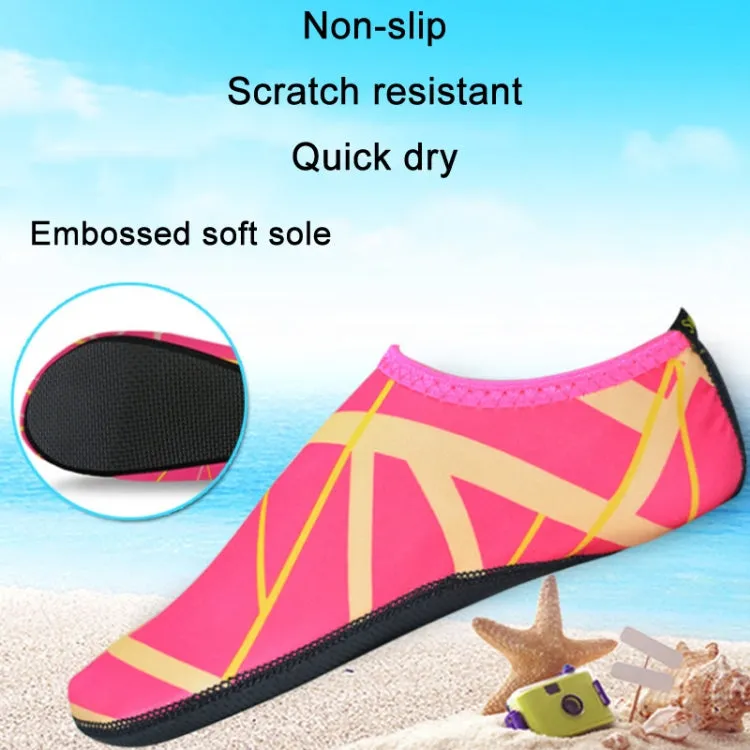 1 Pair Outdoor Snorkeling Non-Slip Soft Bottom Beach Diving Socks, Size: 34-35(Rose Red)
