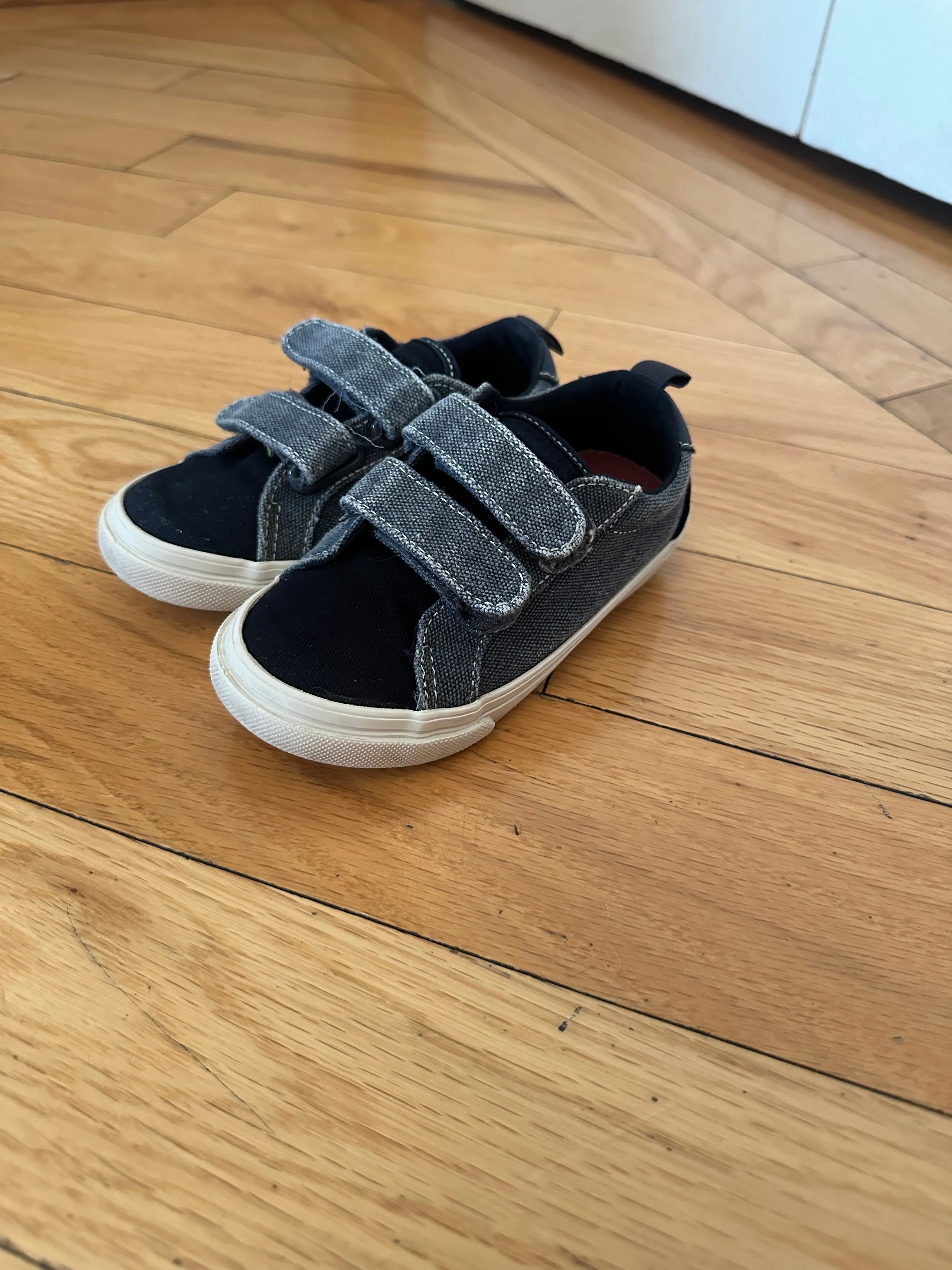 Blue Velcro Shoes (Size 7), Shoes 7 (Walkers:12-24 mth)