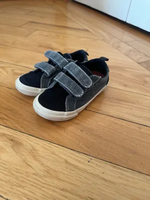 Blue Velcro Shoes (Size 7), Shoes 7 (Walkers:12-24 mth)