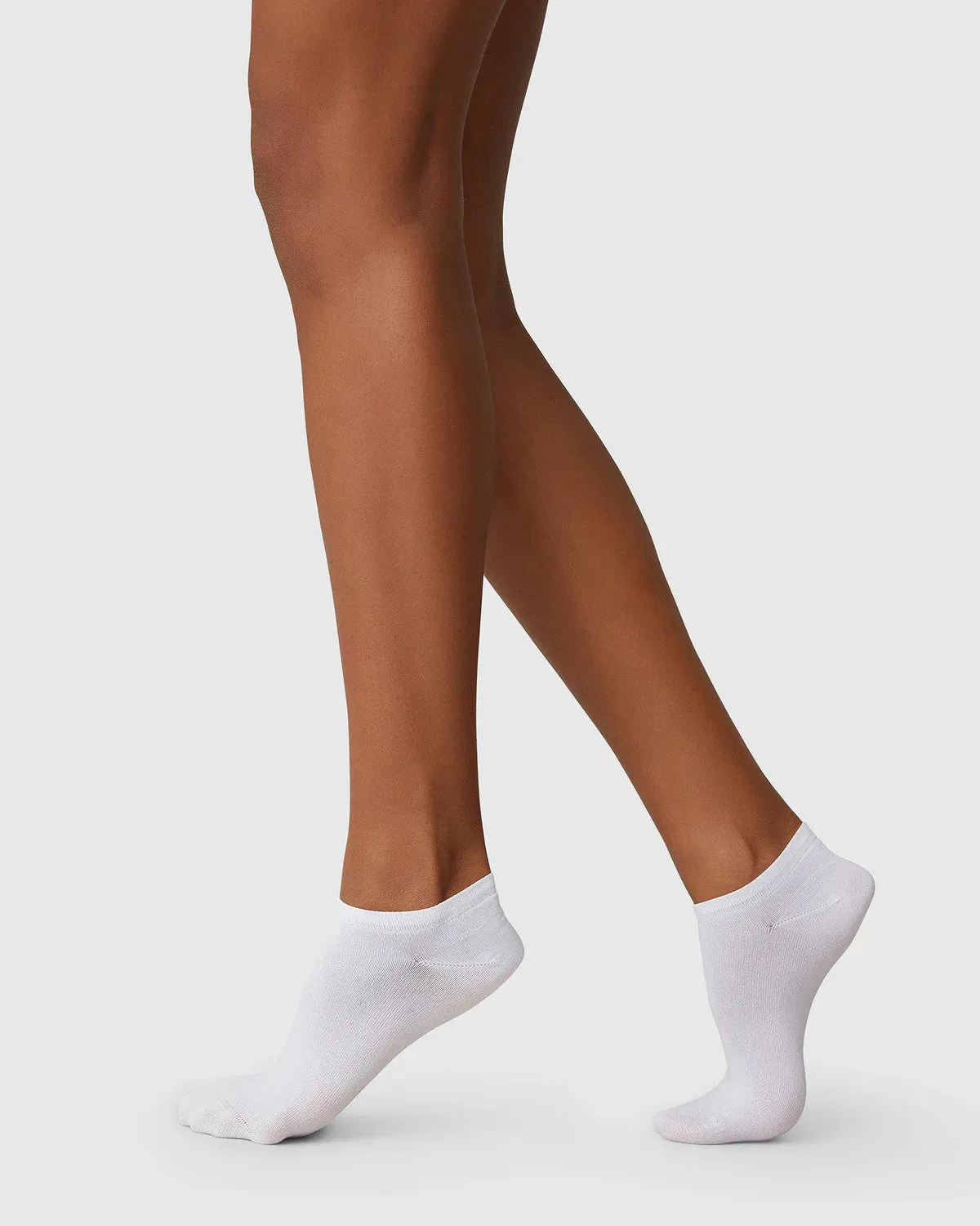 SWEDISH STOCKINGS SOCKS SARA WHITE